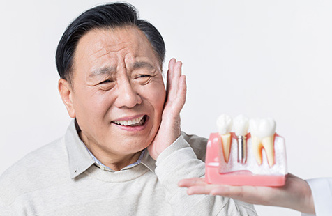 최소 침습 및 최신 마취 기술을 적용하여 임플란트 치료 통증을 최소화하는 영도 편한치과 안심 시스템