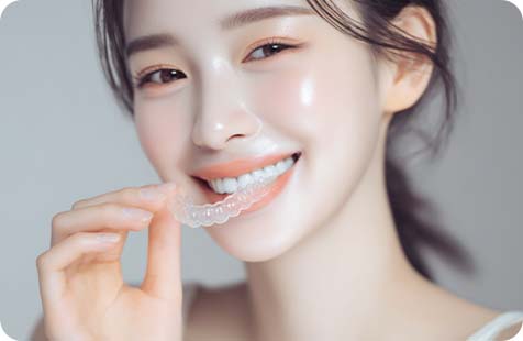 식사와 양치 시 자유롭게 탈착이 가능하여 충치나 잇몸 질환 걱정 없이 청결을 유지하는 영도 편한치과 교정 장치