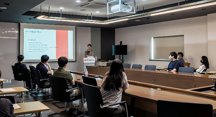 서울, 부산 등 전국 주요 도시에서 임플란트 강연을 진행하는 영도 편한치과 의료진의 학술 활동